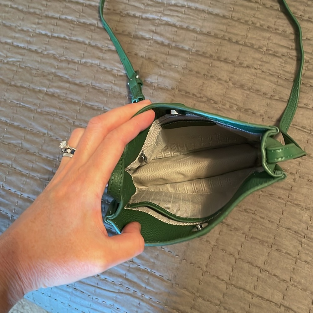 Small green leather cross body bag - Picture 2 of 2